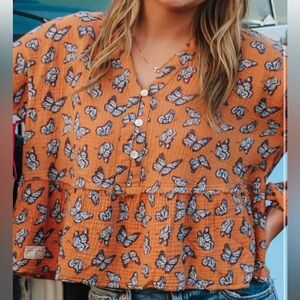 Brand New Simply Southern Butterfly Gauzy Long Sleeve in a size XL